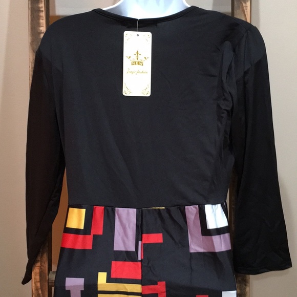 Low cut Dress - Picture 4 of 8